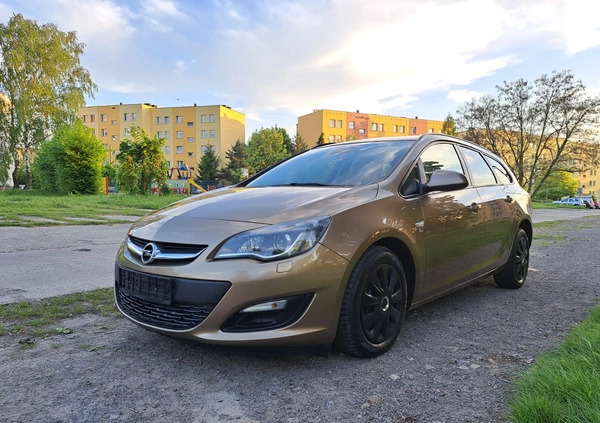 Opel Astra cena 24800 przebieg: 204000, rok produkcji 2012 z Gliwice małe 232